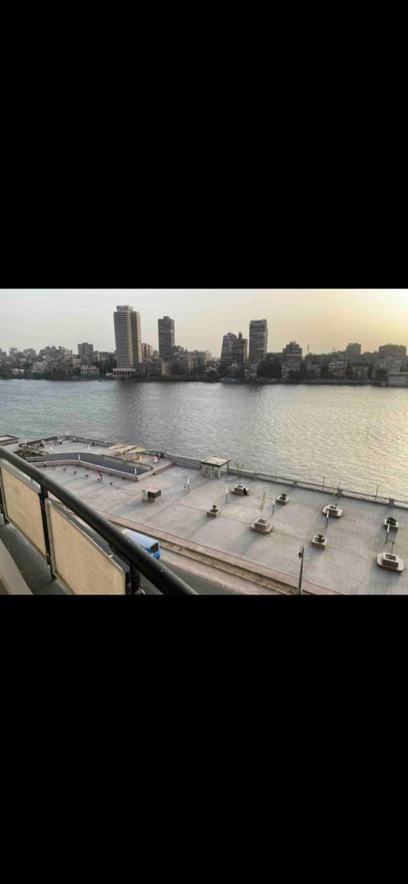 كورنيش النيل امام ممشى مصر مباشرا وبجانب فندق الفورمنت