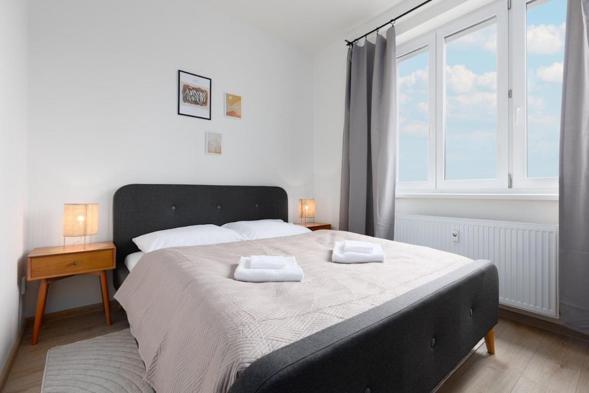 Apartment with 2 Bedrooms with Kitchen Near Metro