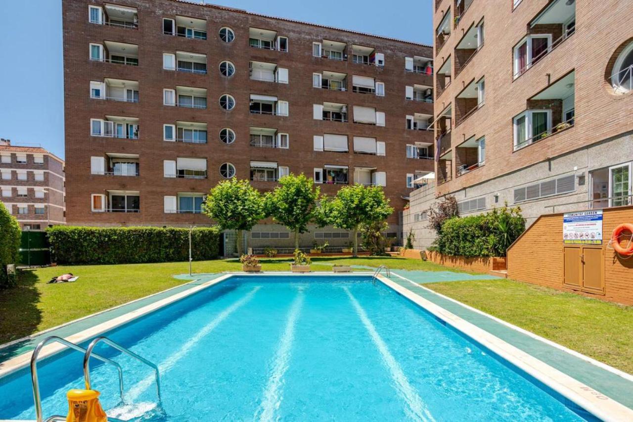 Apartamento Con Piscina Cerca De Playa De Fenals