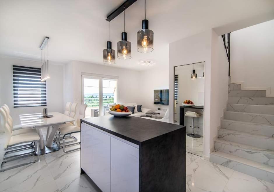 Luxury Apartment Queens On Two Floors With A Panoramic Sea View