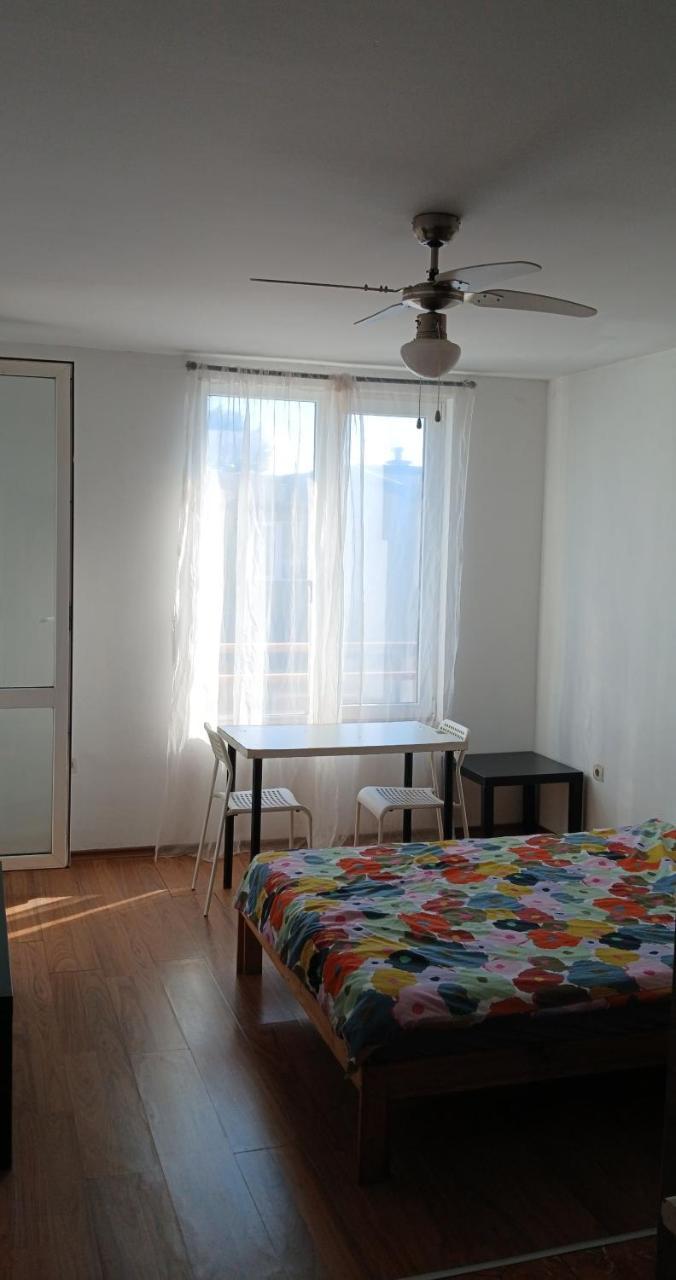 Private Bedroom, Kitchen & Balcony