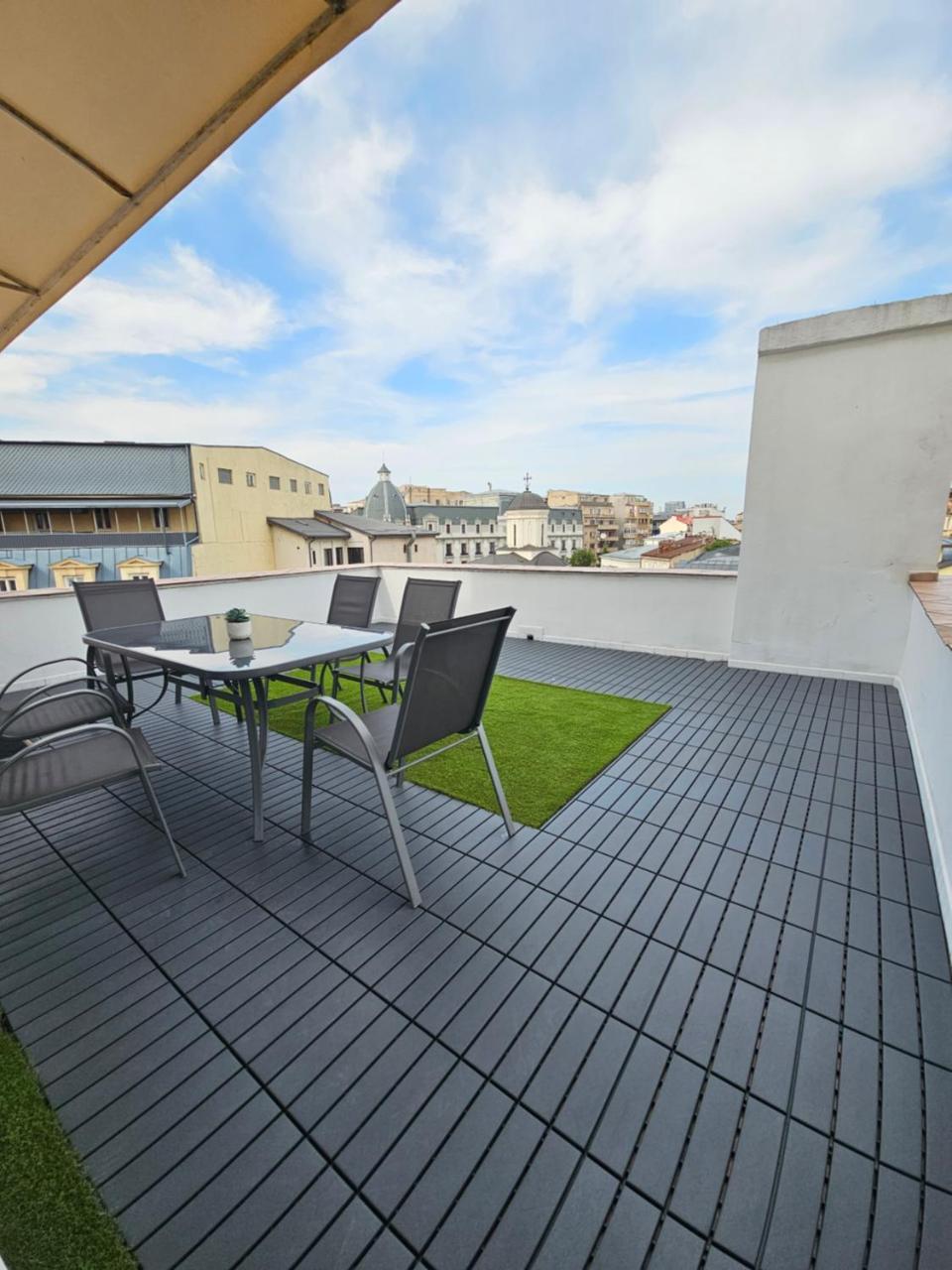 Blue Sky Apartment