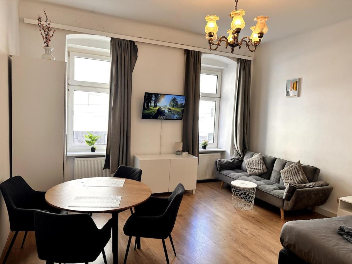 Stylish Vienna City Loft Two Bed Rooms For 5 Person With Cute Balcony