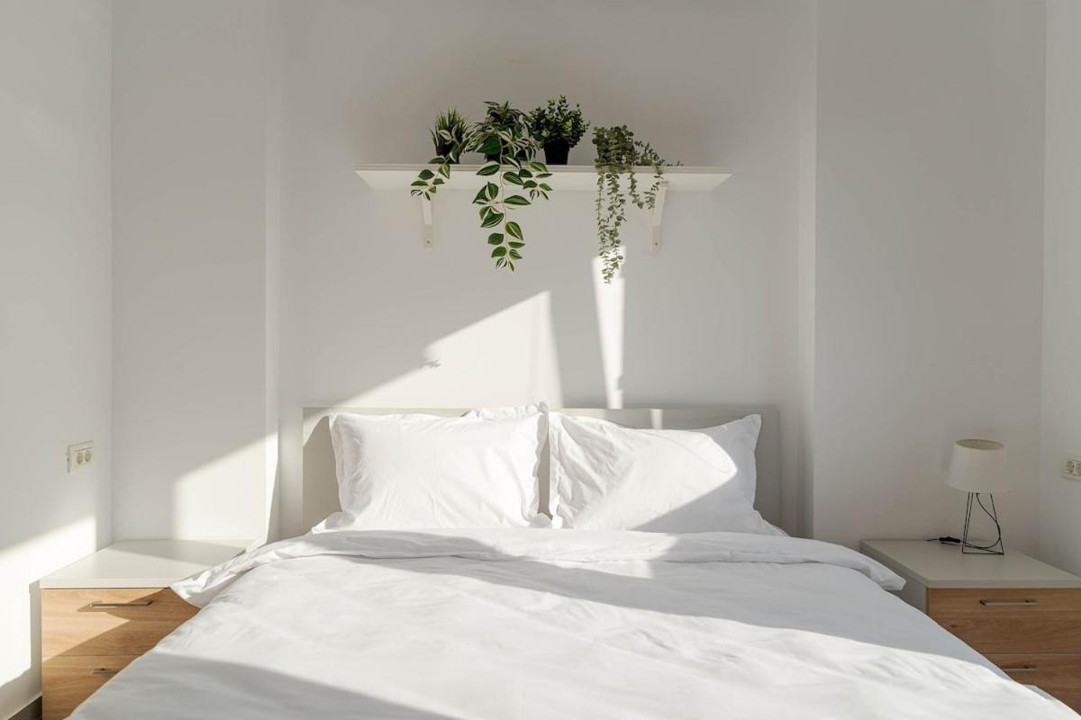 Downtown Urban Studio W Balcony Vol 1