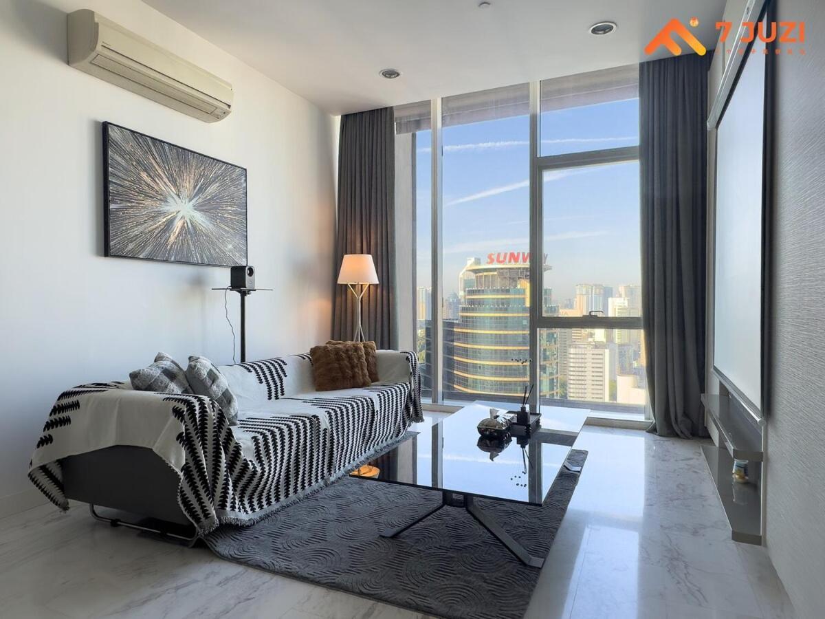 Skypool Klcc 2br Platinum Suite D33f with Netflix