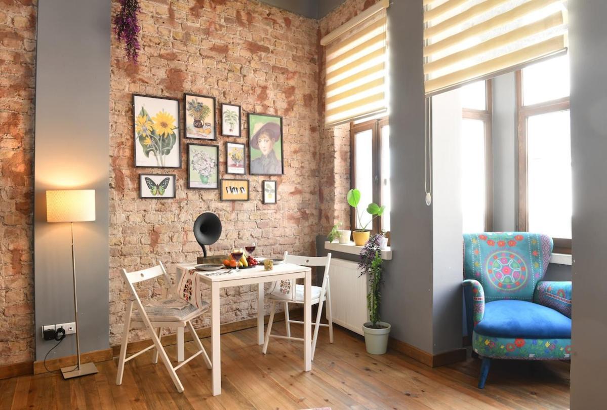 Historical Wooden Style Ac In Beyoglu Galata