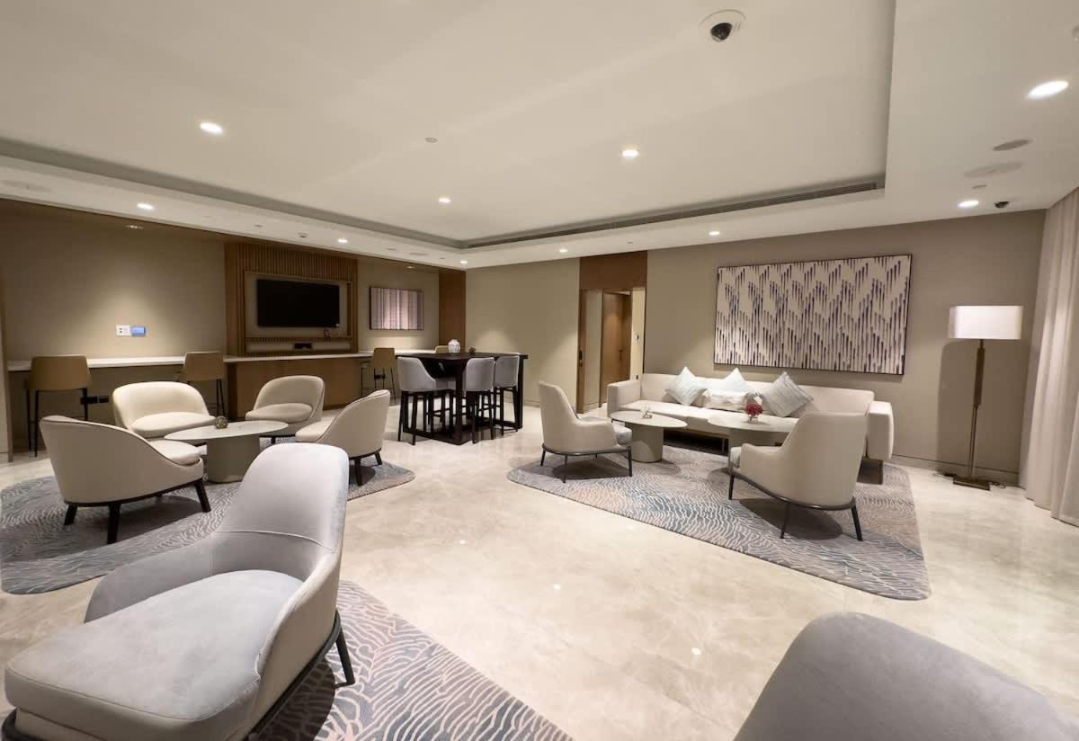 Elegant Style Brand New 2bdr in Heart of Downtown