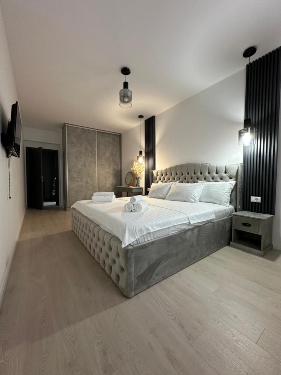 Modern 2br Apartment, Free Parking, Near City Center & Metro