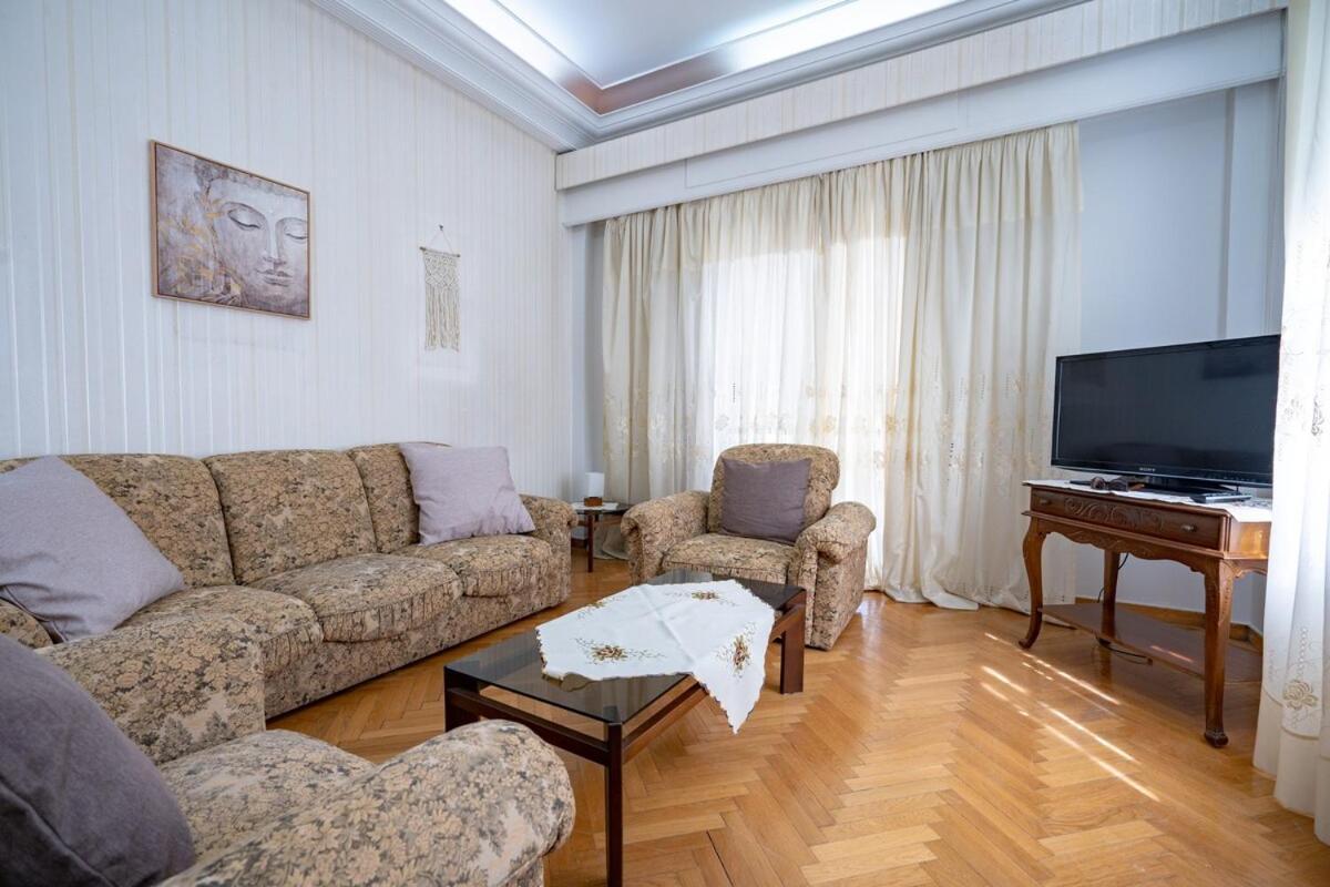 Retro 2-bdrm House Near Metro In Heraklion by S