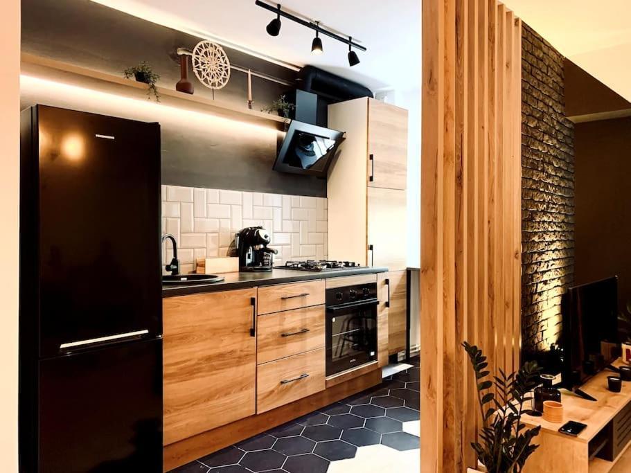 Heart Of The City Modern Studio With Balcony