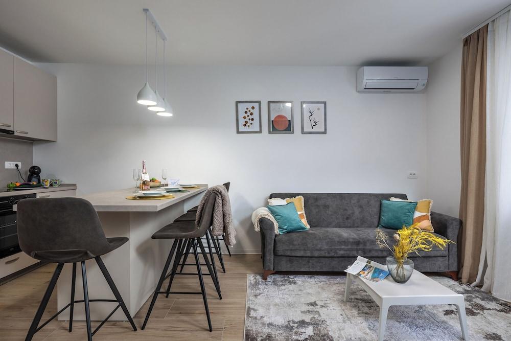 City Apartment Nurli Near Beach