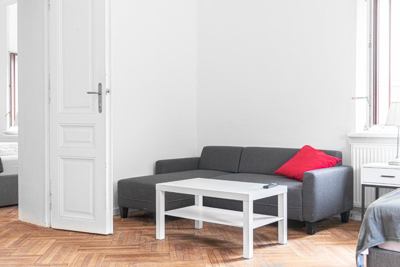 Joyful 4br Apt @ Superb Location Near Akh Hospital