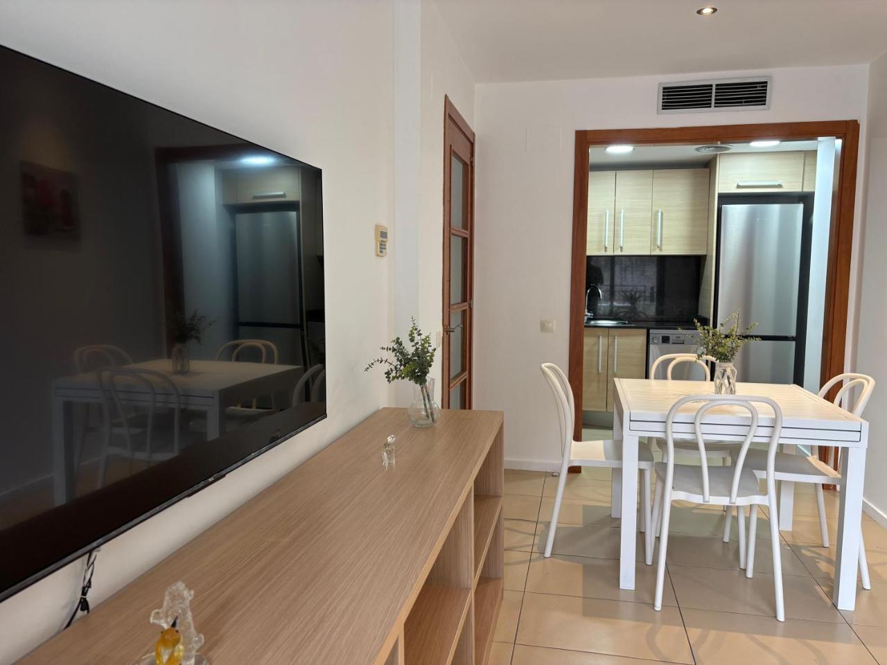 Nagomi Suite - Modern Apartment With Parking & Swimming Pool