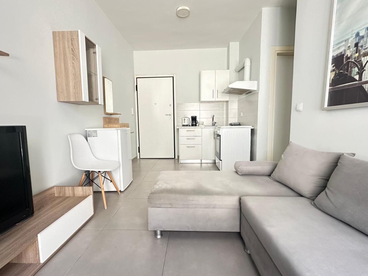 Minimal City Retreat In Western Athens