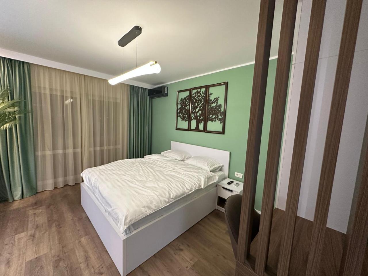 Central Green Oasis 2br Apartment Near Old Town