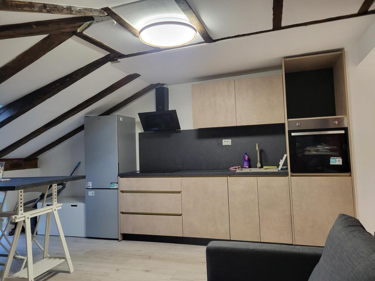 V & V Center Apartment