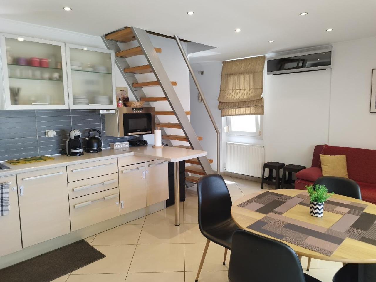 Sandras Modern Apartment