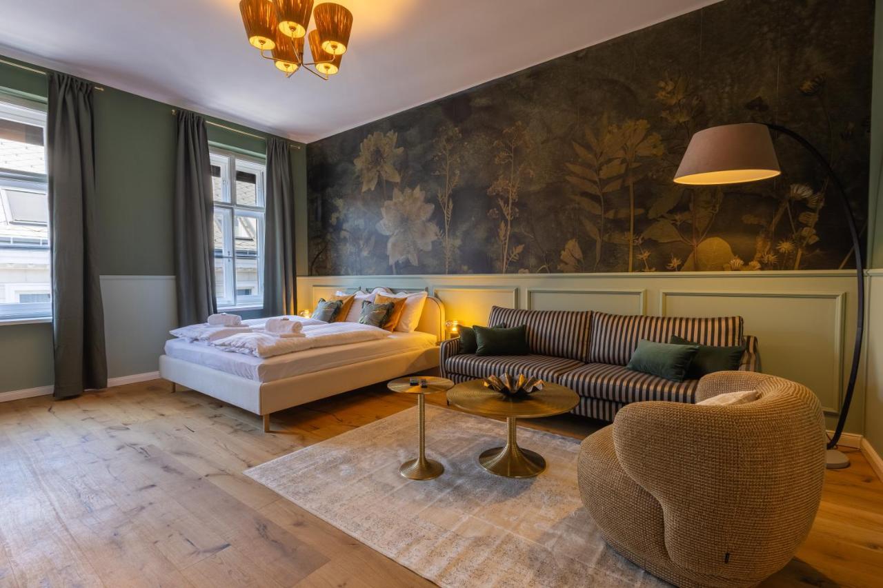 Josef's Home I Lotus Apartment