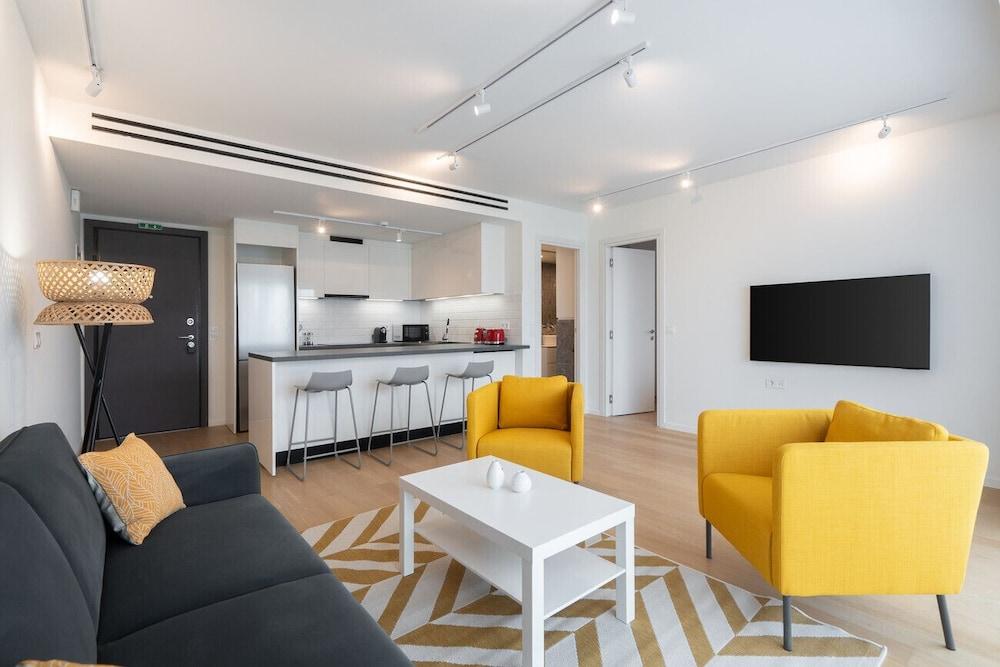 Liv Athinum 1 Luxury Apartment 3b