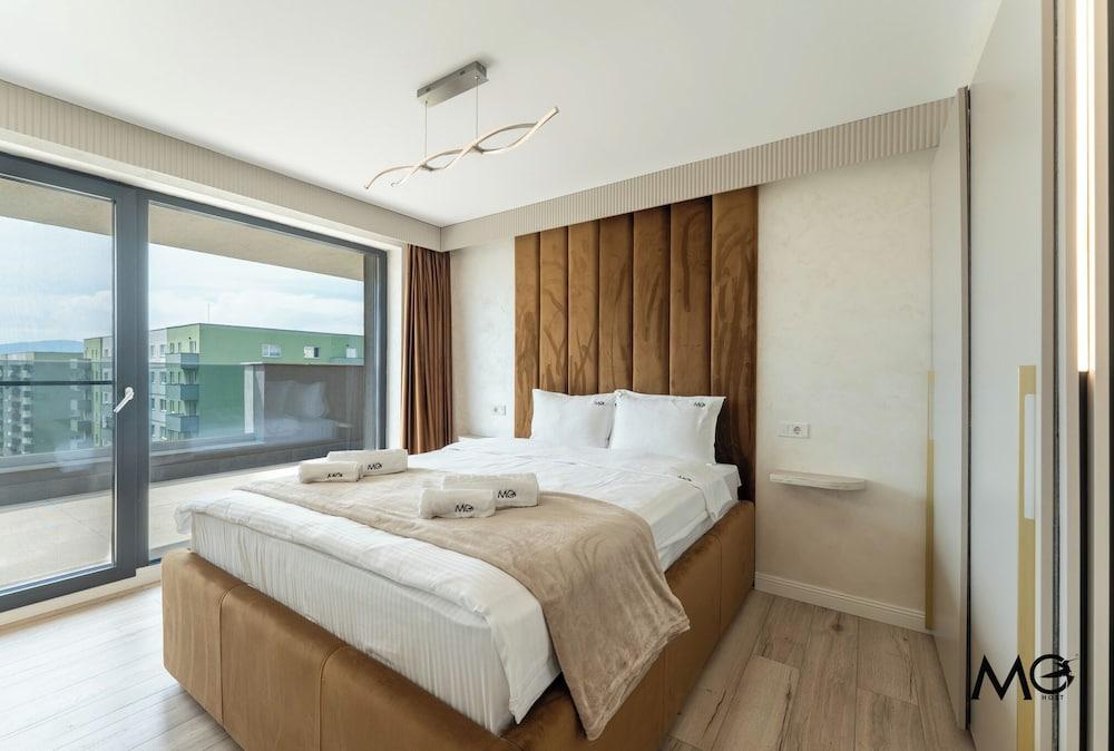 Mohost Valcom Luxury Skyline Penthouse