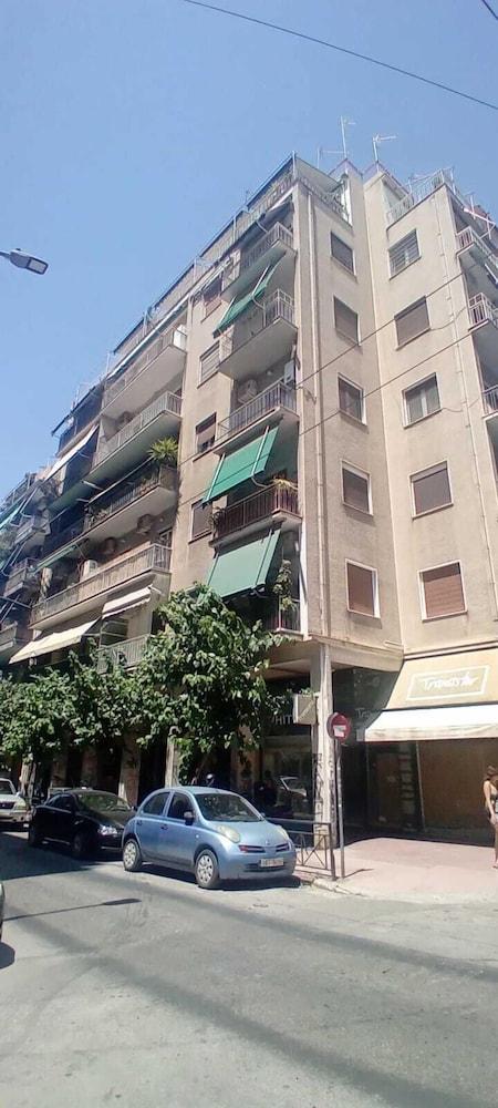 Alex's 2-bedroom Apartment In Athens