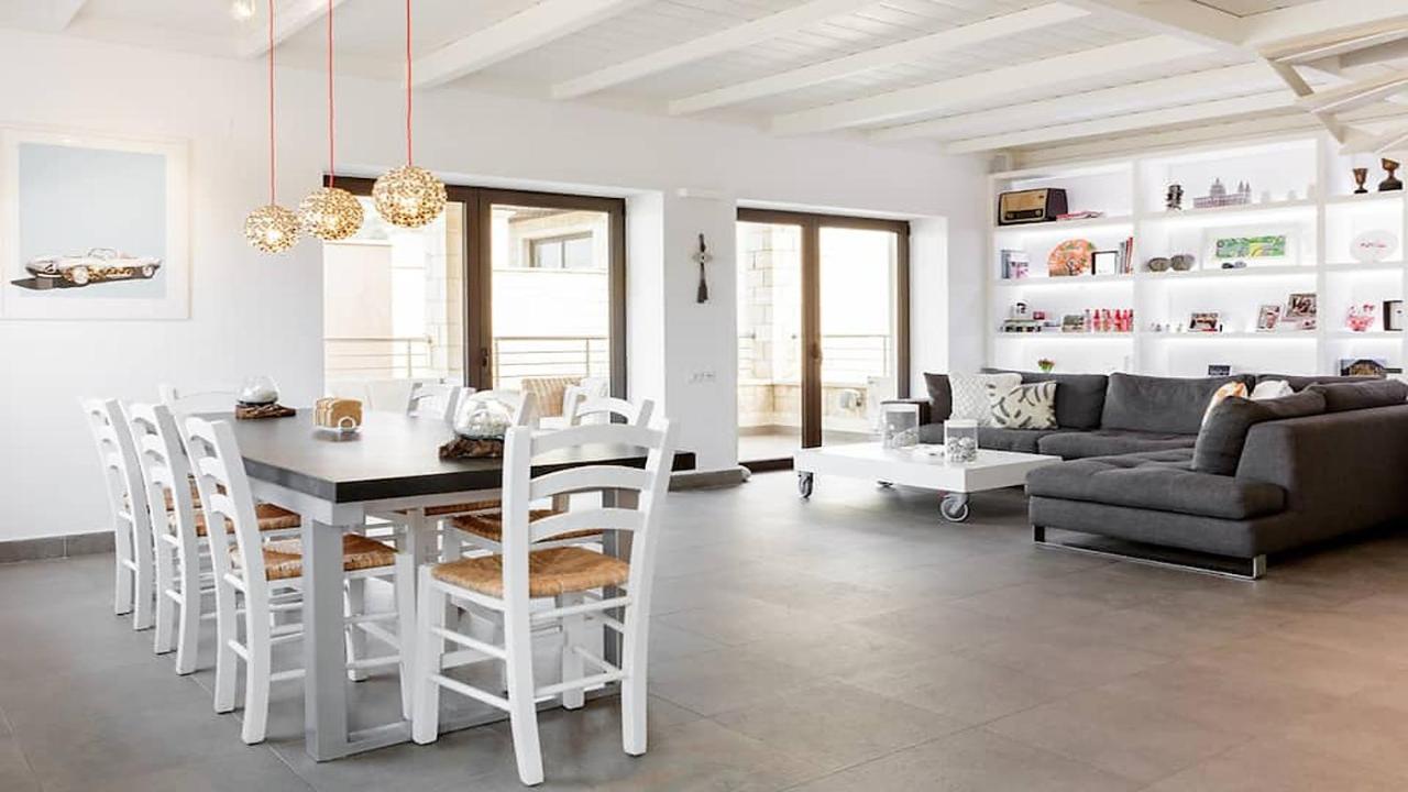 Contemporary Maisonette With Sea View Roof Terrace