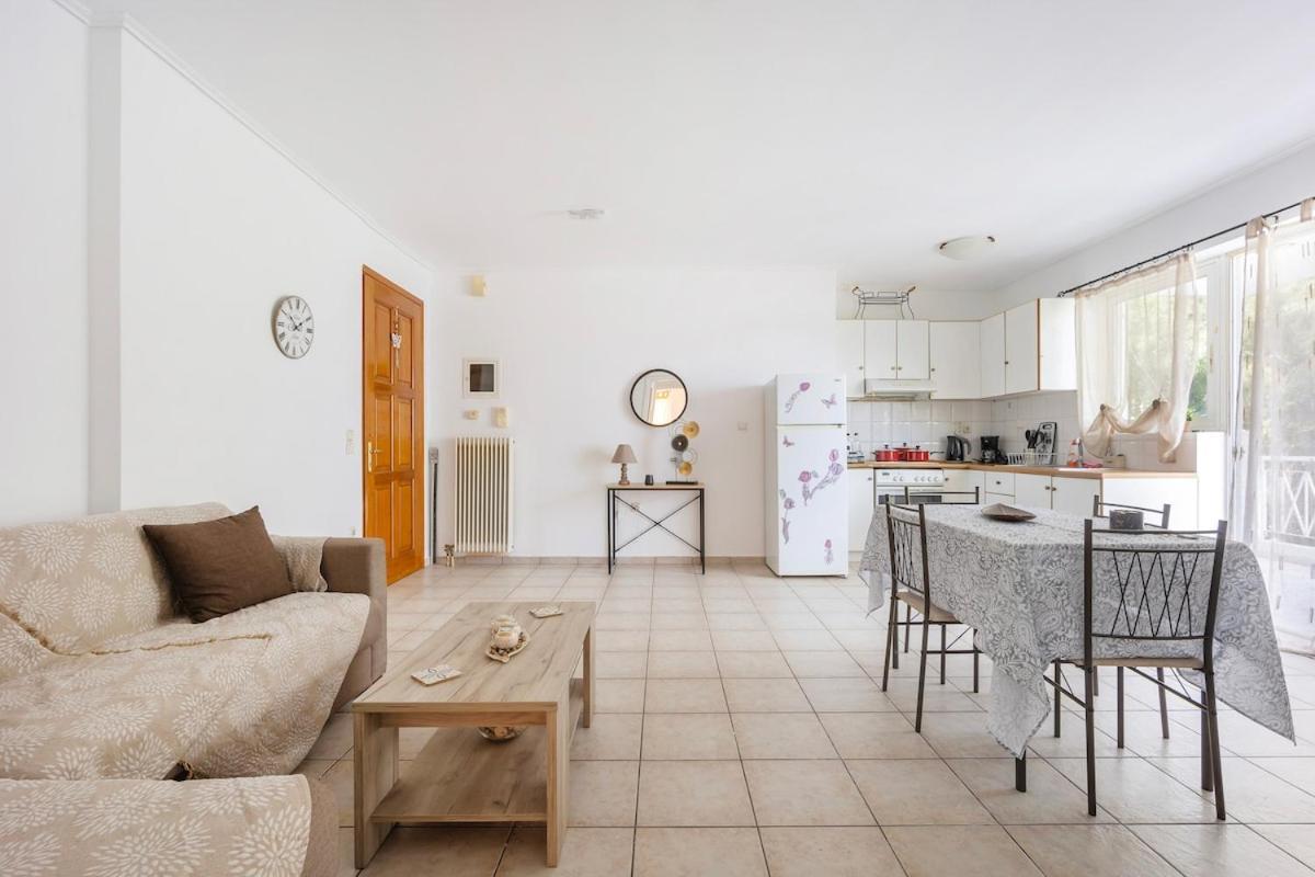 Porto Rafti Beachfront Apartment