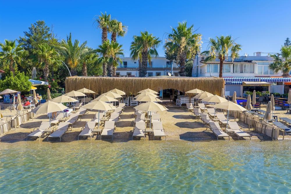 Halikarya Hotel & Restaurant Beach