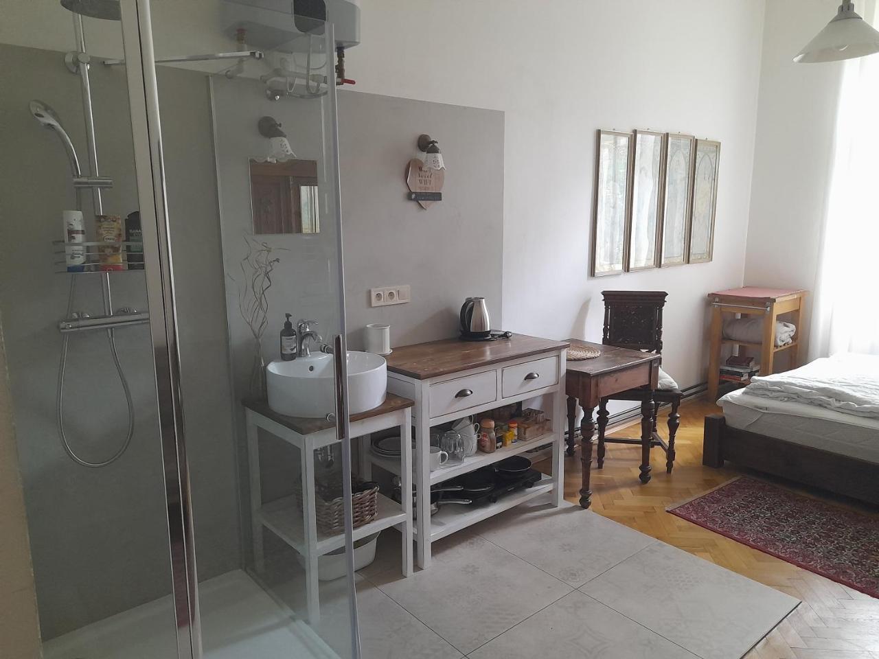 Newly Refurbished Self-Contained Cosy Room (Adults Only)
