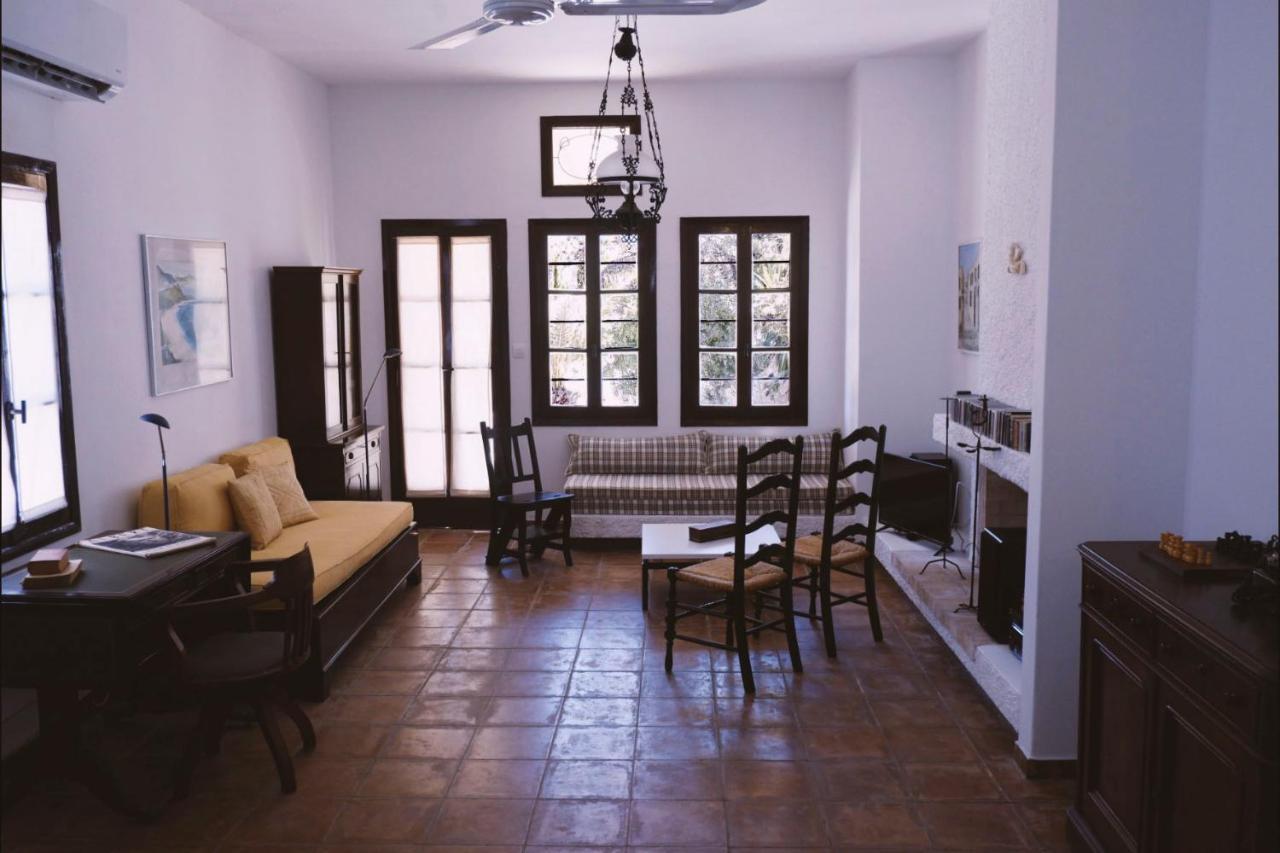 Kioupi 2 Bedroom Elegant & Stylish House