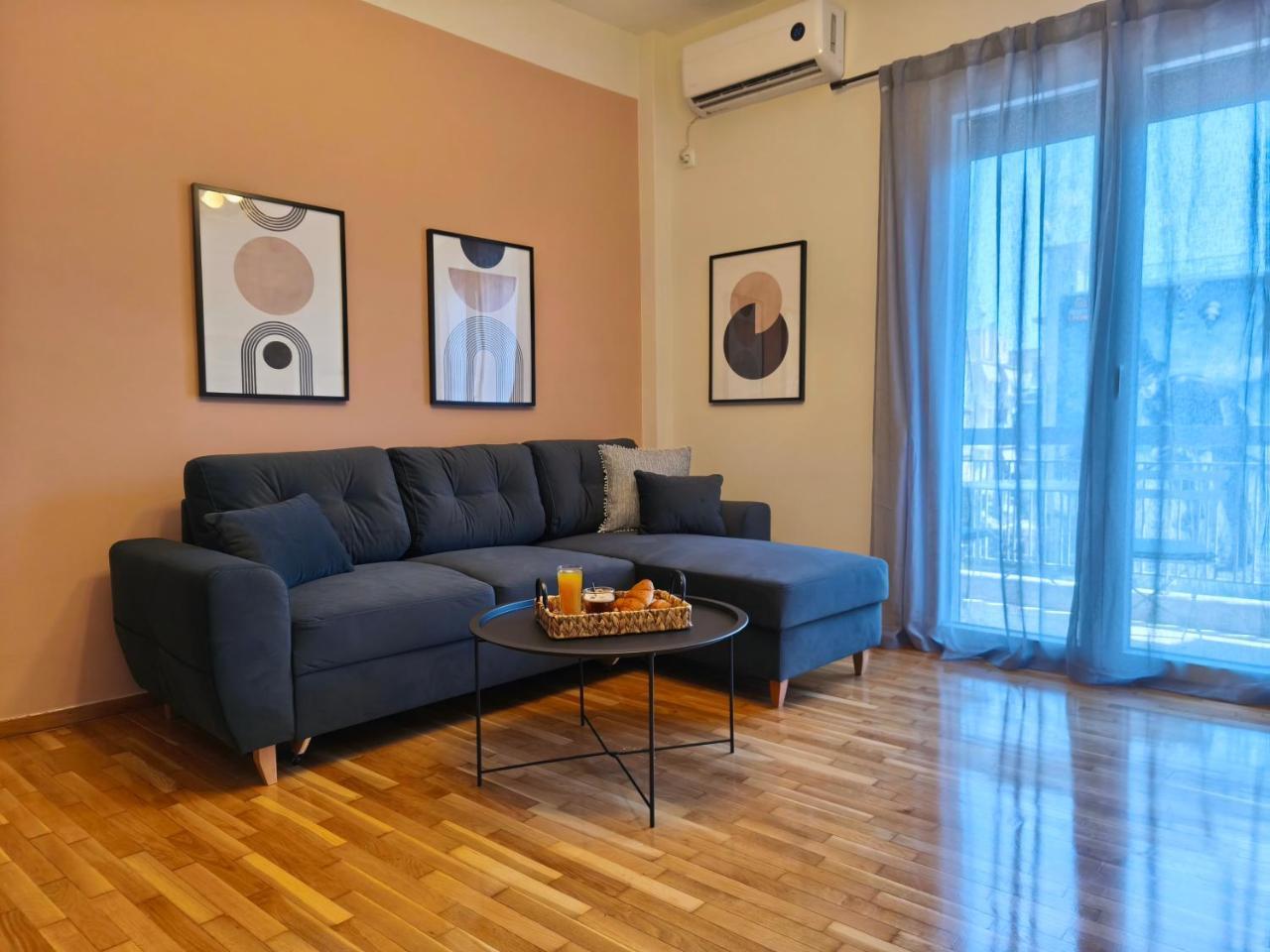 Cosy Apartment Next To Larissa Station 100mbps & Balcony