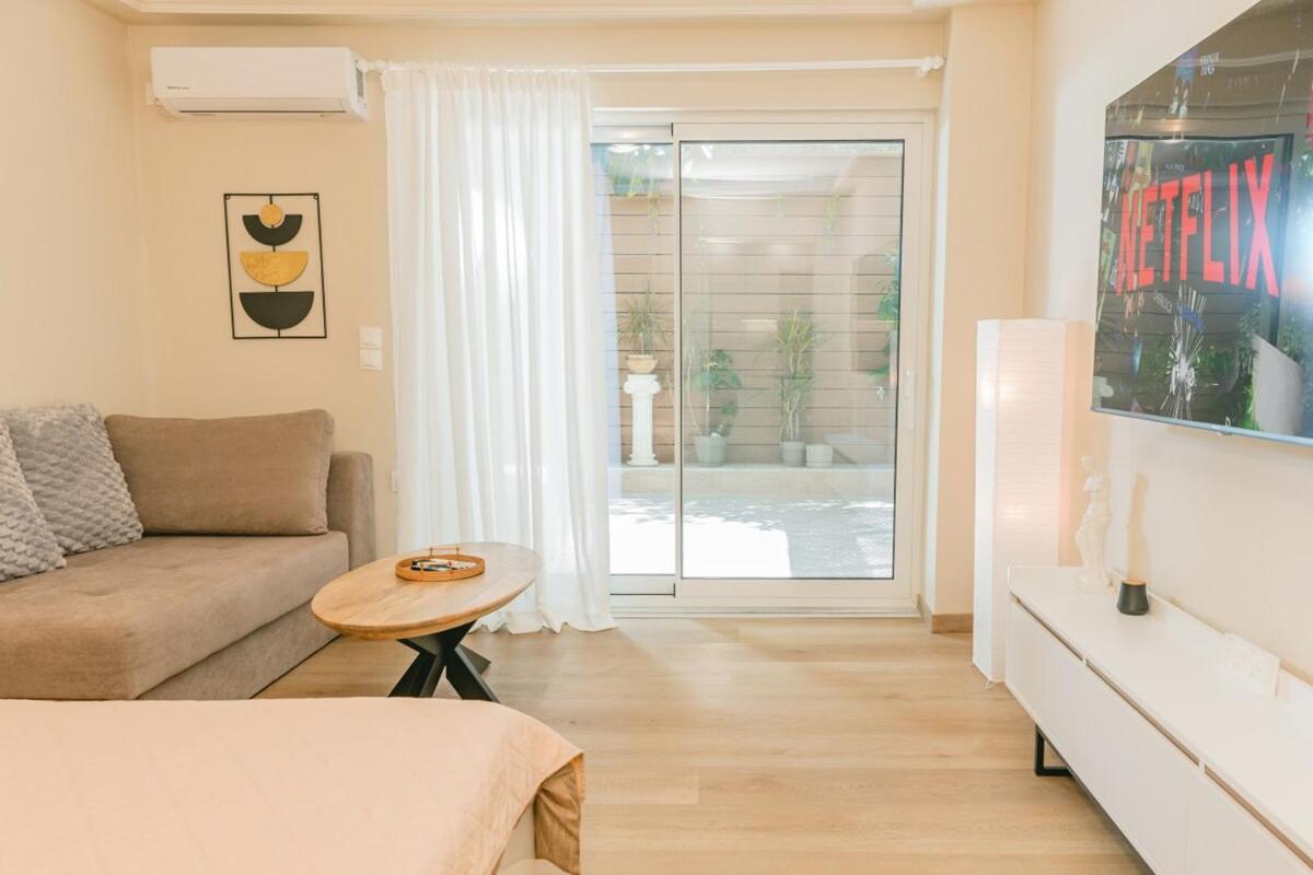 Plantaea Deluxe Studio Athens Modern Escape