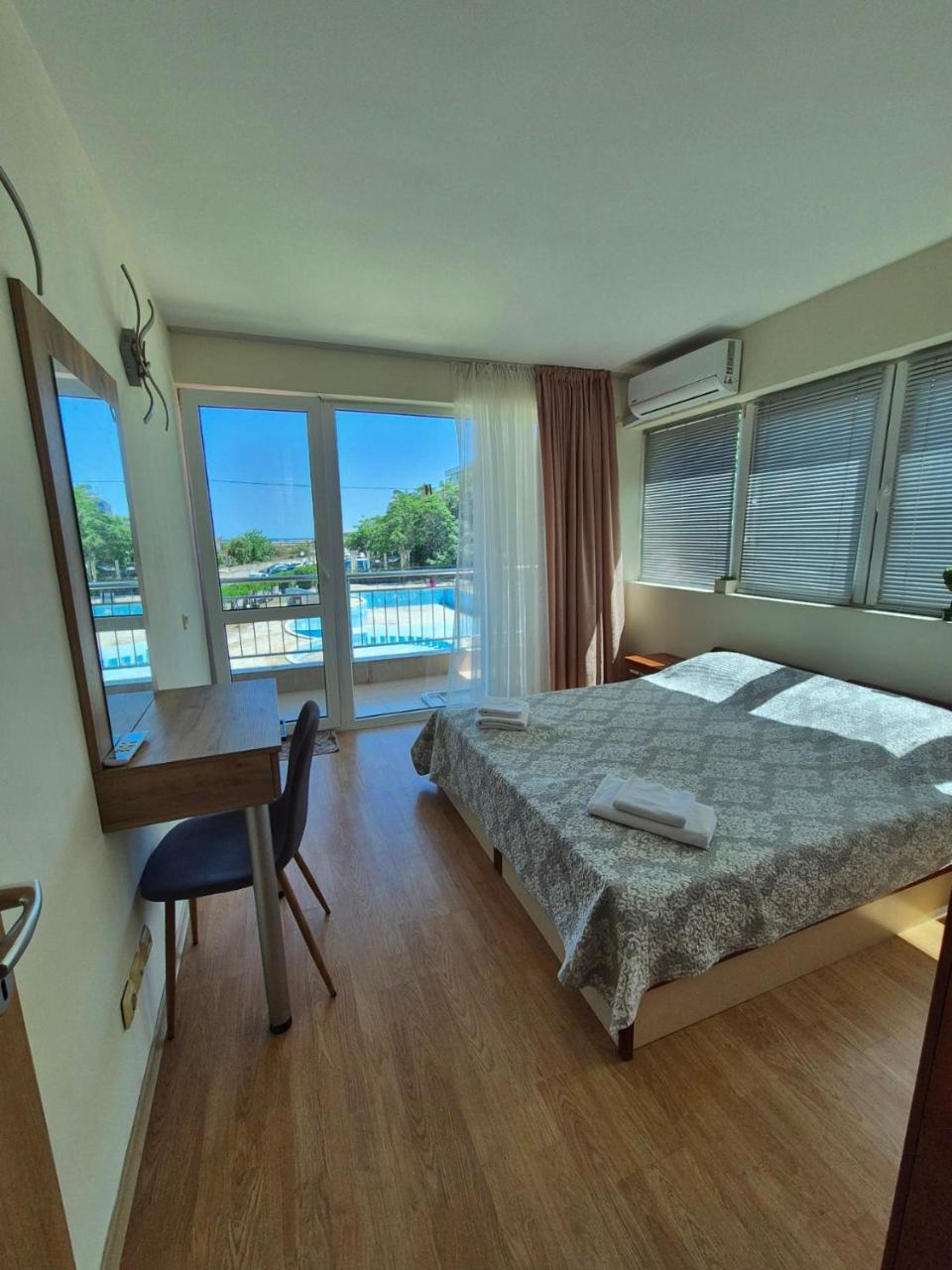 Pyrva Liniq Lazur Pomorie