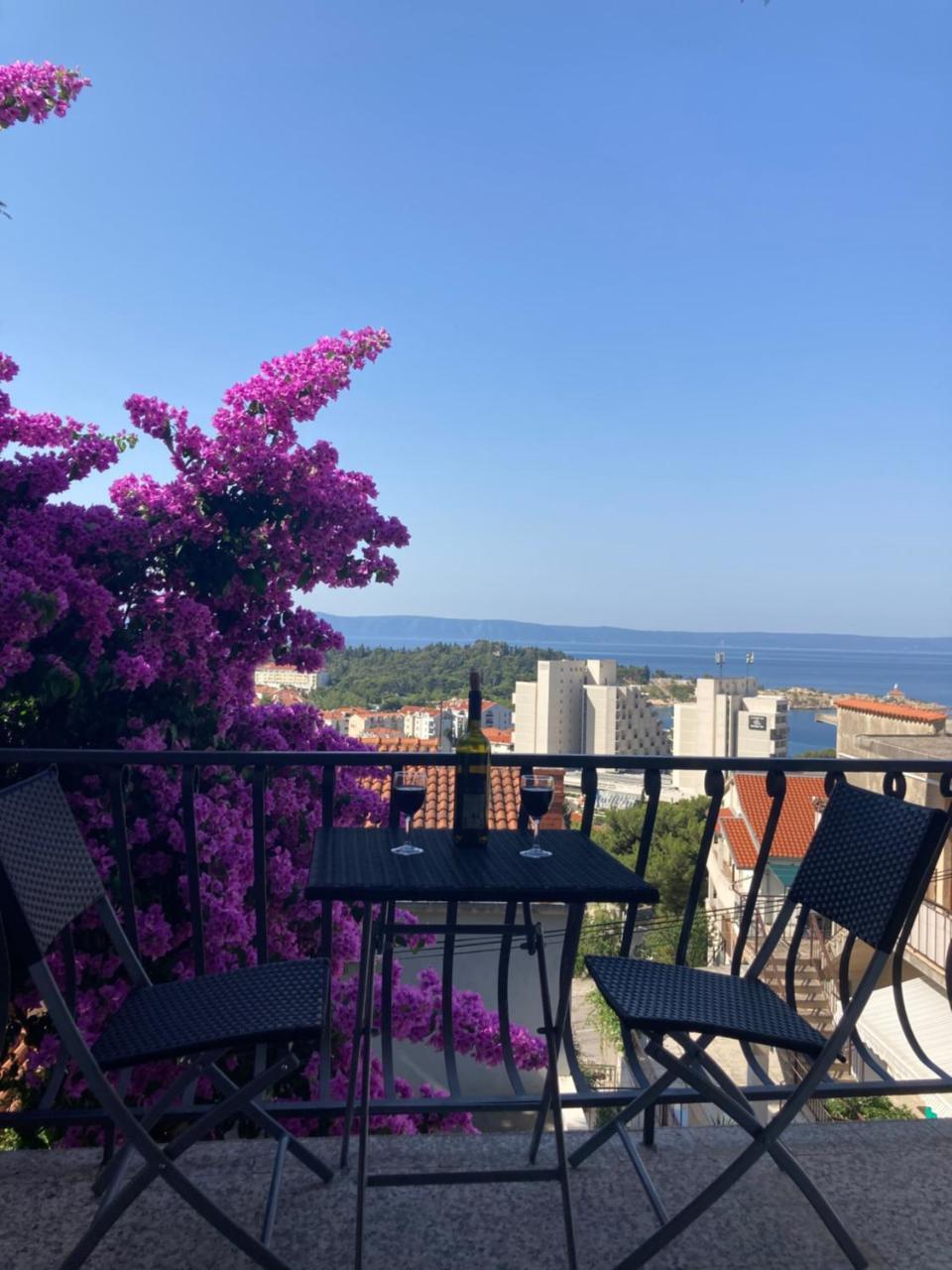 Seaview Apartment With 2 Bedrooms A Private Balcony & Parking Garage