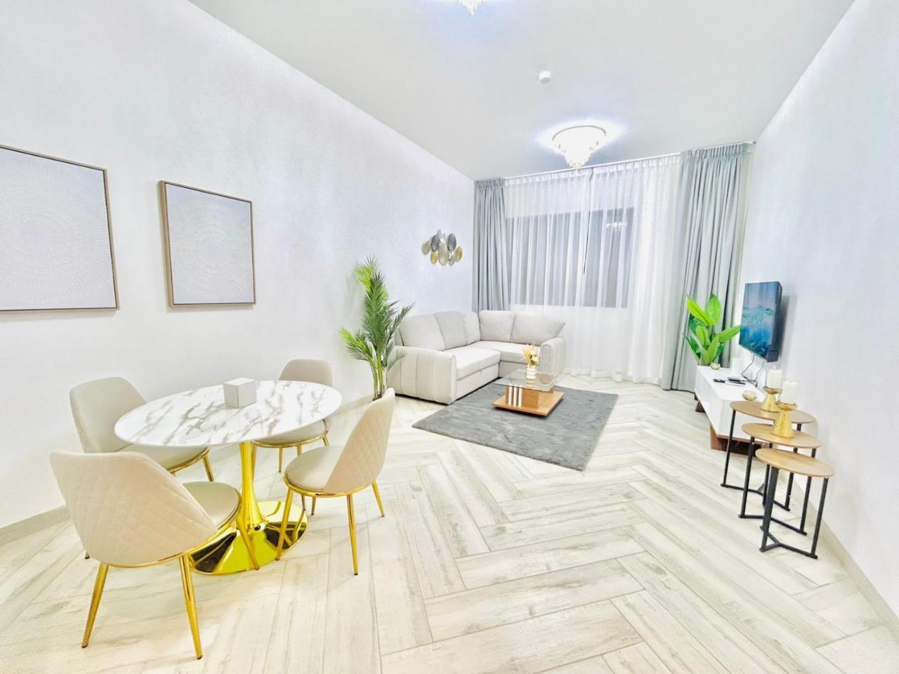 Stylish 1 Bedroom Apartment in the Heart of Jvc