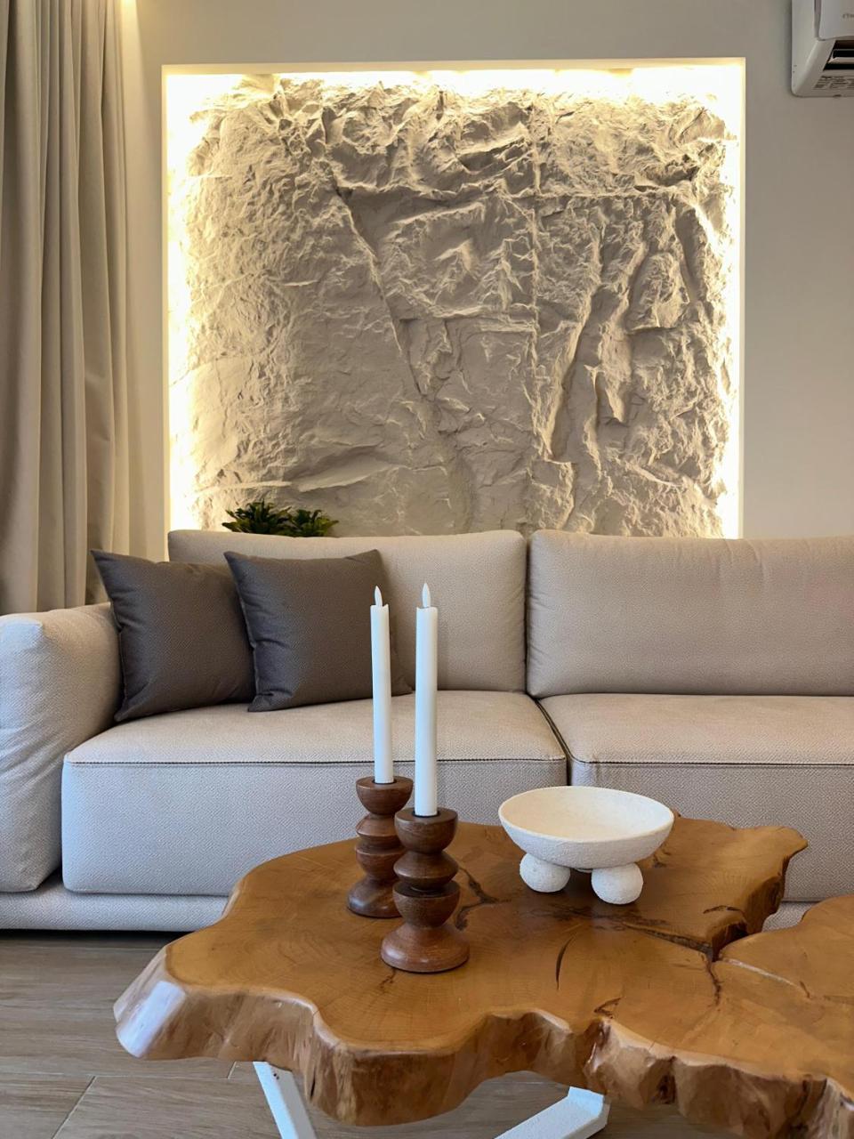 Luxury Apartment 70m2 With 2 Bedrooms ,balcony & Jacuzzi , Downtown Thessaloniki