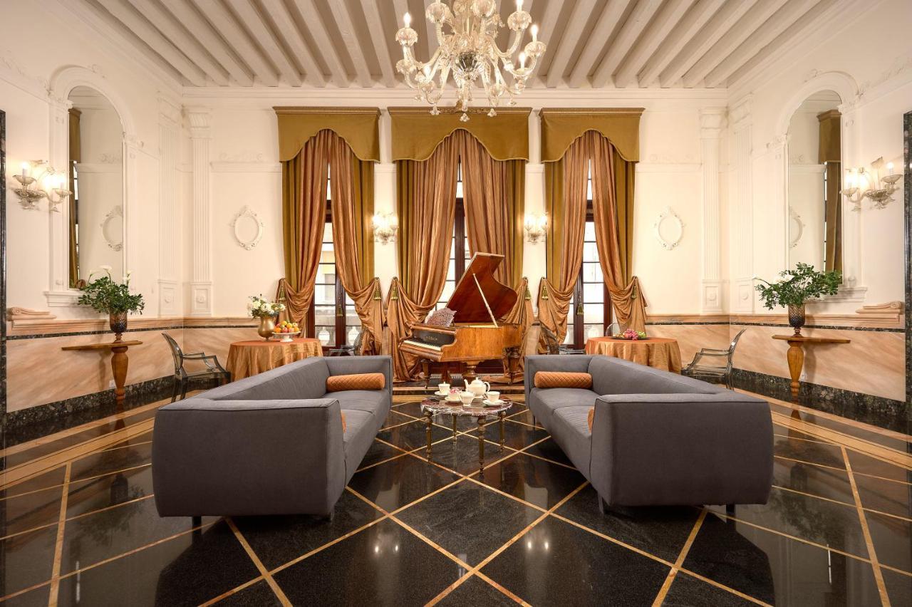 Palazo Dei Conti In Split Centre Old Town