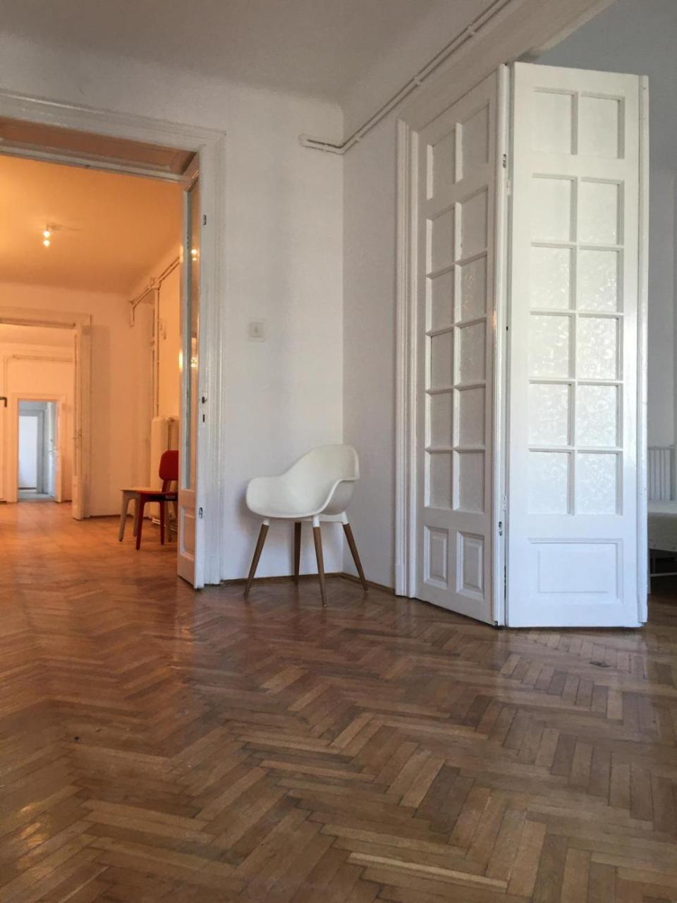 Vintage Luxury 4 Rooms Apartment In Mosilor