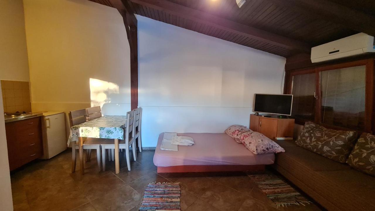 Studio Apartman M & F