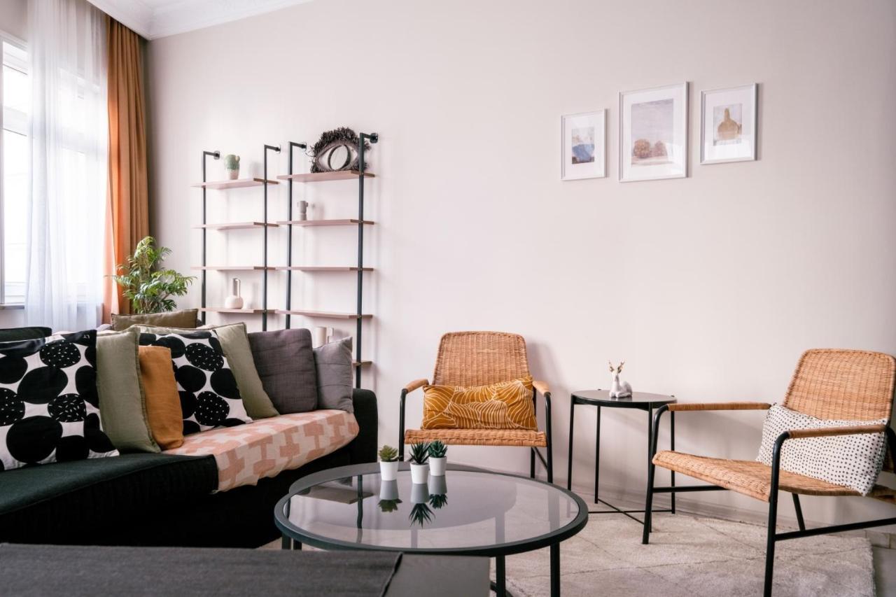 Stylish Flat W Balcony 5 Mins From Taksim Square