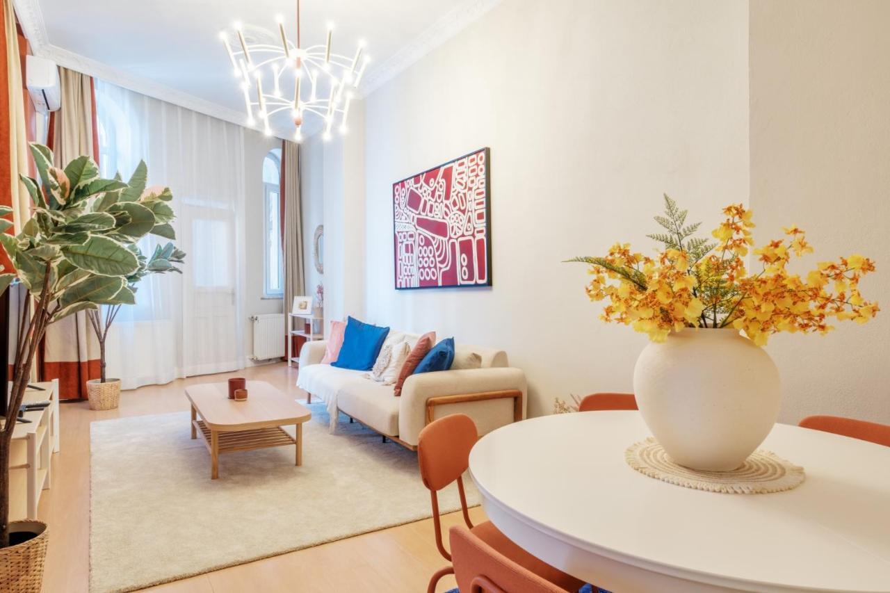 Stylish Balcony Apartment 5 Mins To Taksim