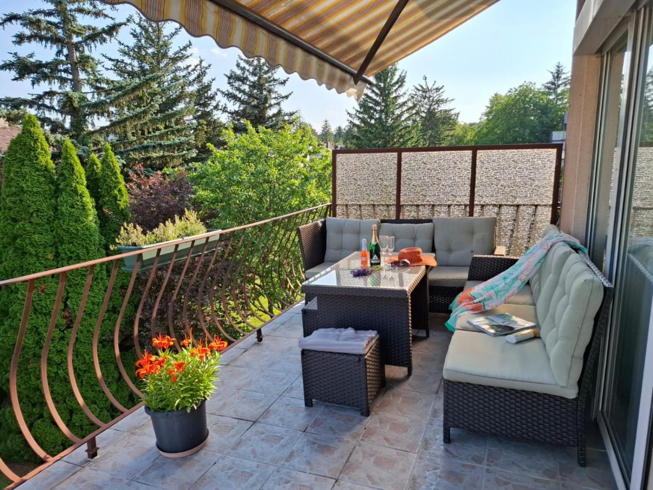 Haabsburg Appartment Vienna 6 Personen, Balkon, Voll Ausgestattete Kuche, Grun-ruhelage Am Stadtrand, Gute Offi Anbindung