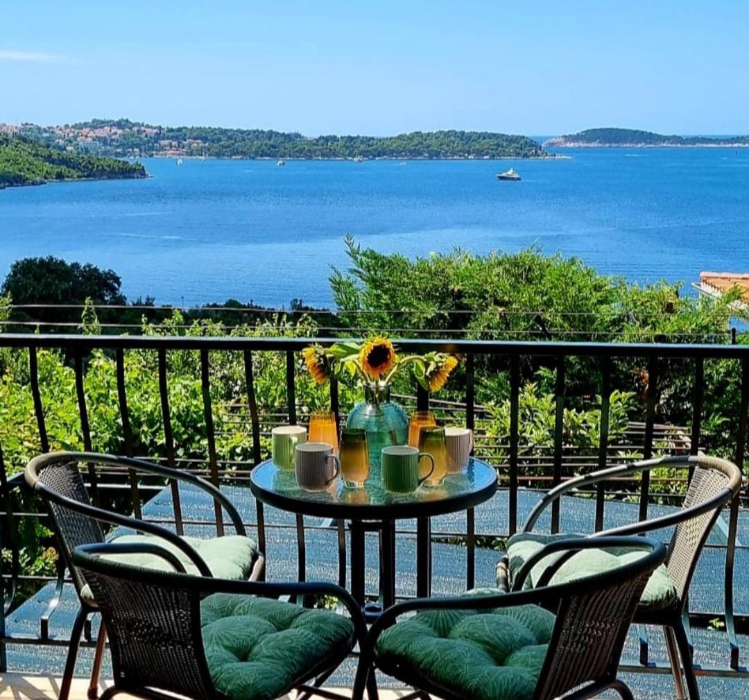 Paula Apartment Green Home by The Sea