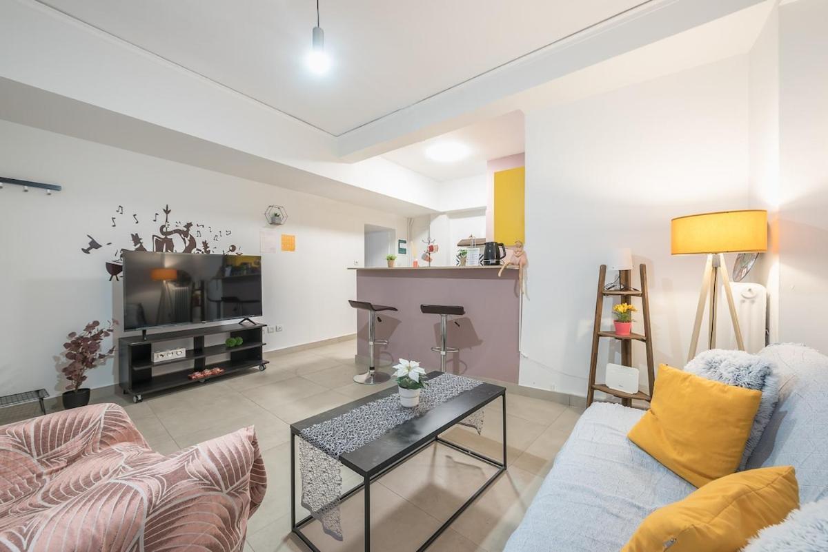 Ground Floor Apartment, 100m From Metro Panormou