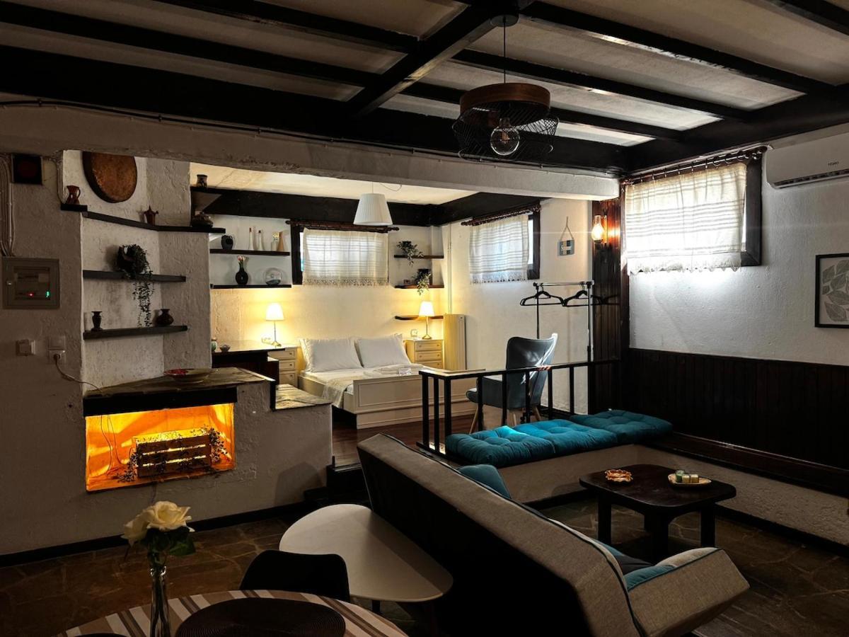 Vintage Studio Great For Travelers In Transit