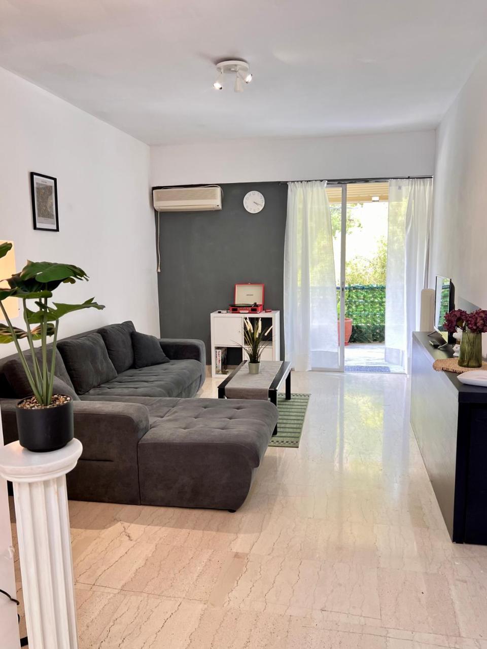 Varkiza Beach Entire Apartment