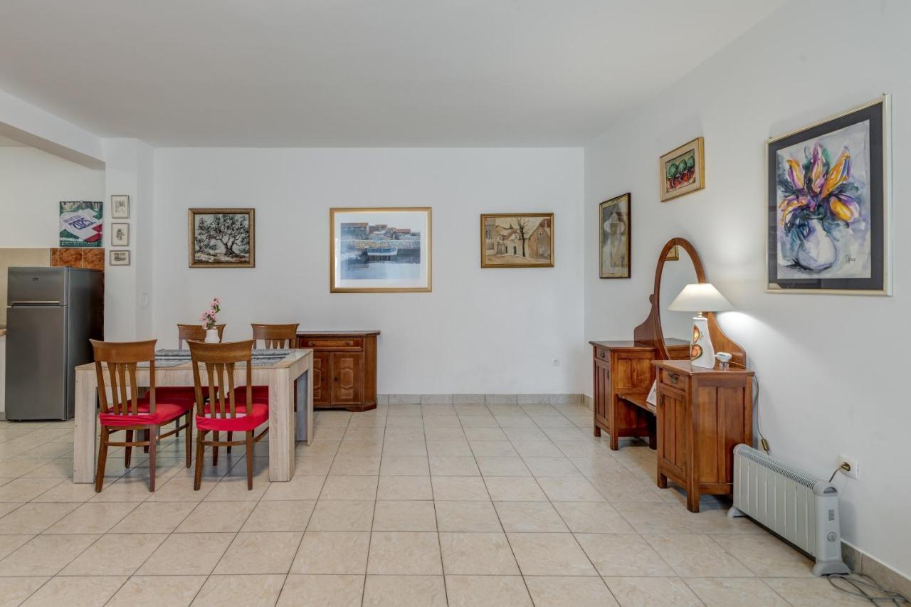 Beachfront Apartment Drazen With Patio & Parking