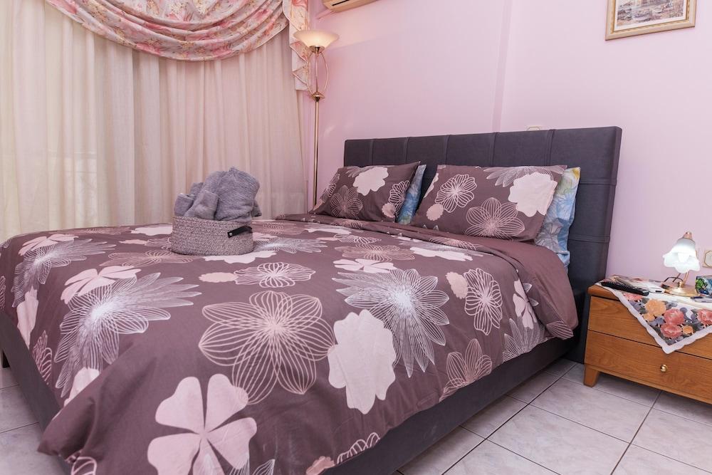 Chrisoupoli Cheerful 2 Bd Apt W Balcony