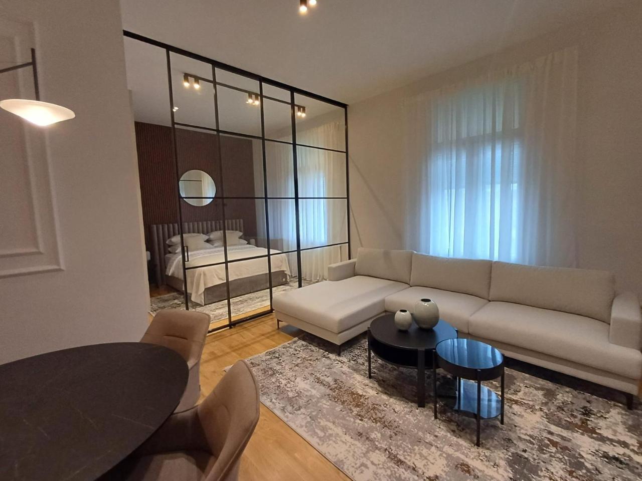 Stross Luxe Oasis