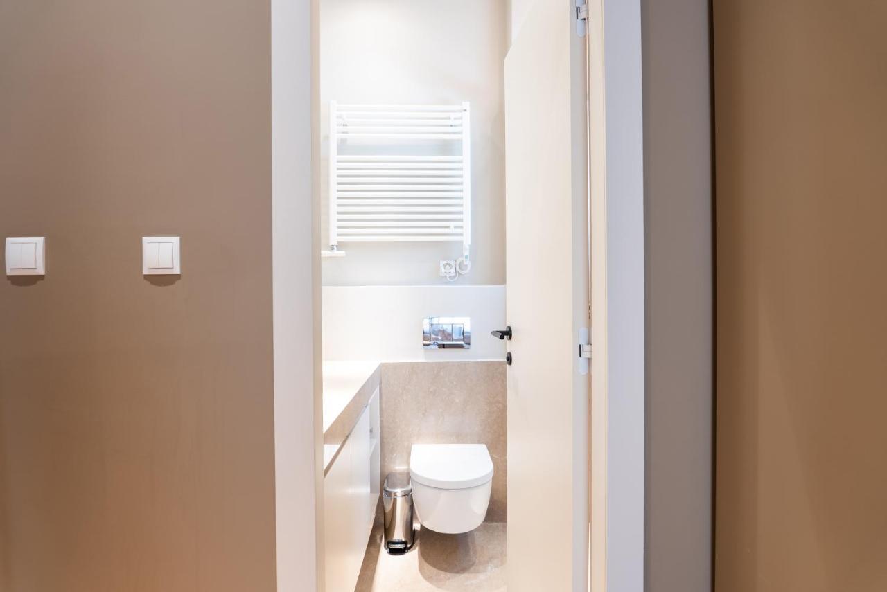 Syntagma Zairas Hideaway!